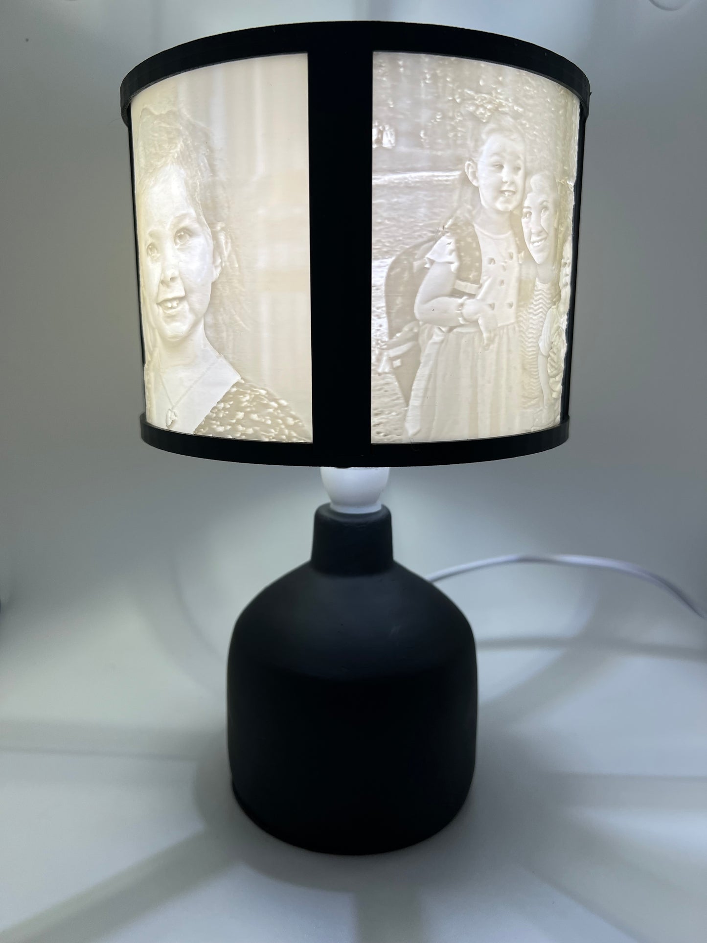 Black Round Photo Lamp